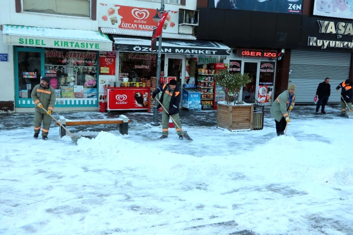 Yozgat Belediyesi 120 Personelle Karla Mücadele Ediyor