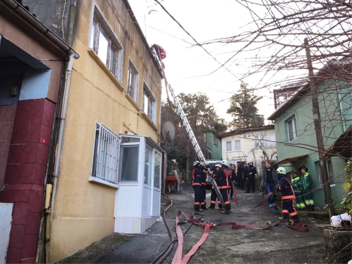 Akli Dengesi Bozuk Vatandaş Evini Yaktı