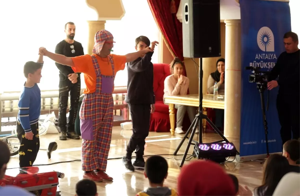 Antalya\'da Okul Birincileri Aileleriyle Birlikte 5 Yıldızlı Tatilde