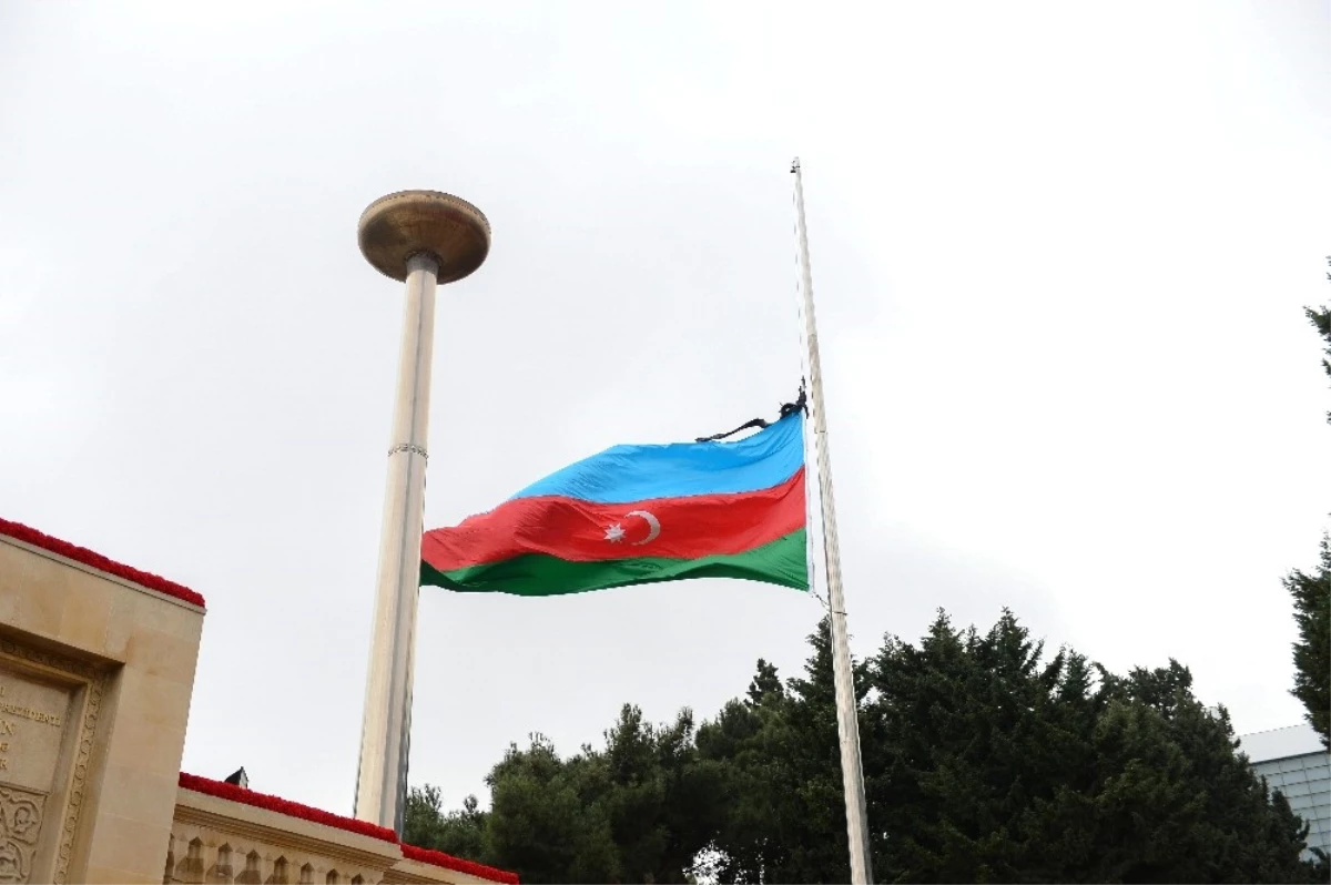 Azerbaycan 20 Ocak Şehitlerini 28. Yıldönümünde Anıyor
