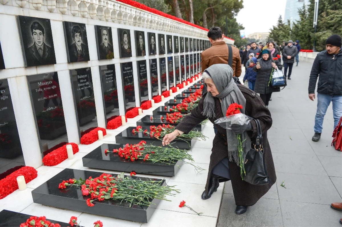 Azerbaycan 20 Ocak Şehitlerini 28. Yıldönümünde Anıyor