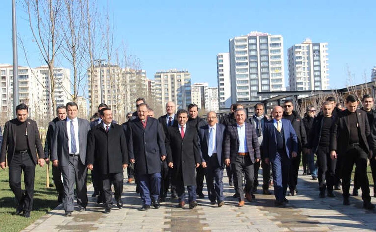 Bakan Özhaseki: "Sur\'da Bir Ay İçerisinde İhalelerimizi Yapmaya Başlarız"