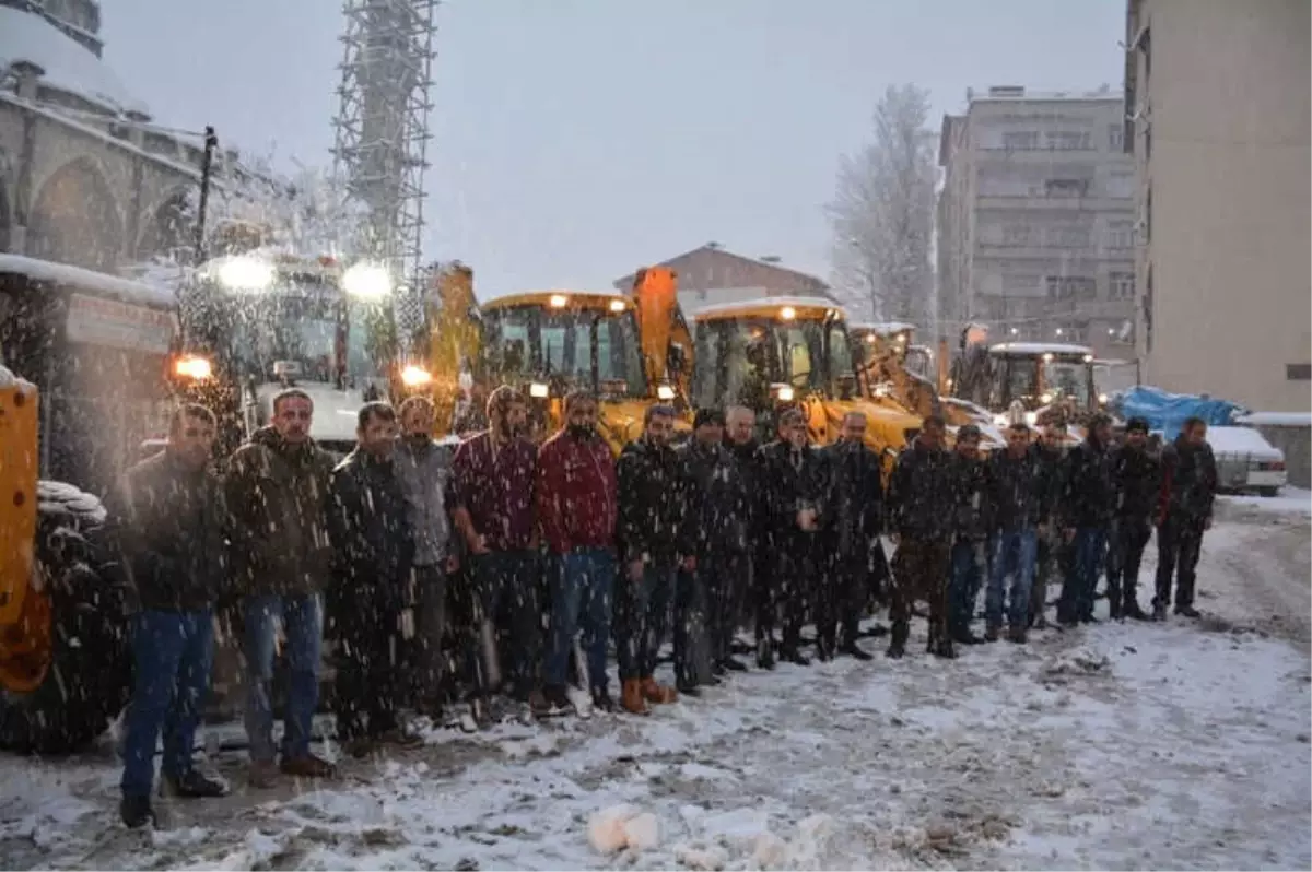 Hakkari Belediyesinden Kar Seferberliği