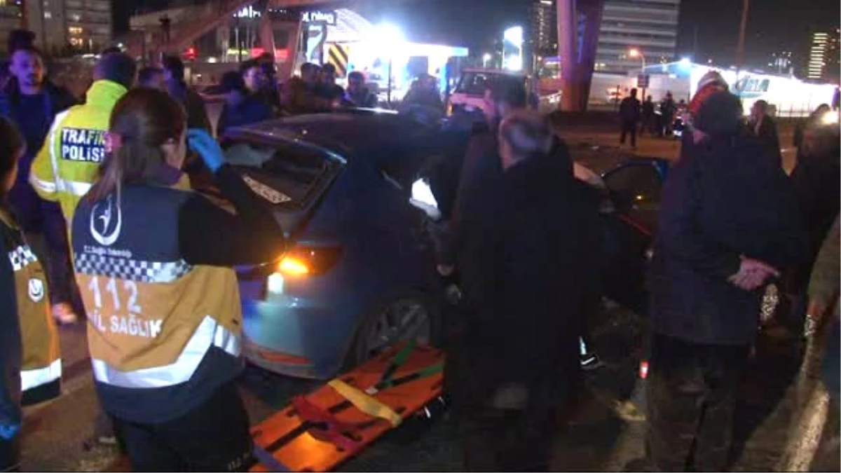 Kadıköy\'de Sıkışmalı Kaza: 3 Yaralı