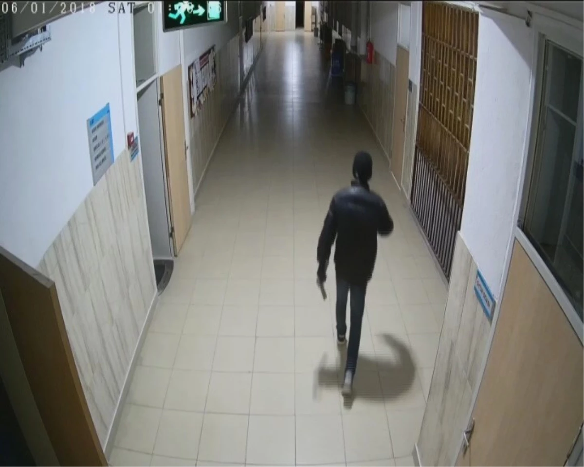 Karaman\'da Okuldan Hırsızlık Şüphelisi Güvenlik Kamerasından Yakalandı