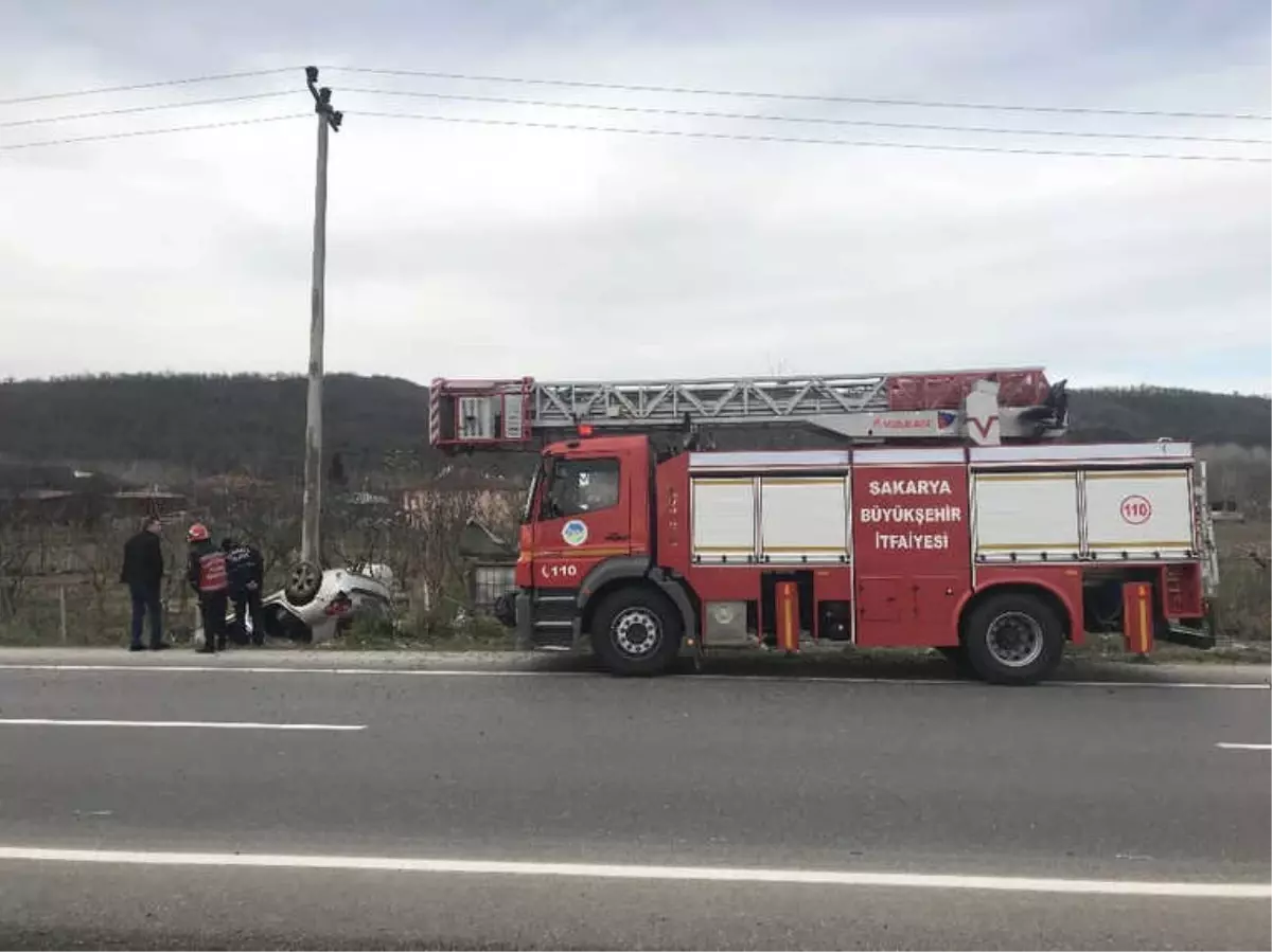 Kaza Yapan Otomobil Ters Döndü: 2 Yaralı