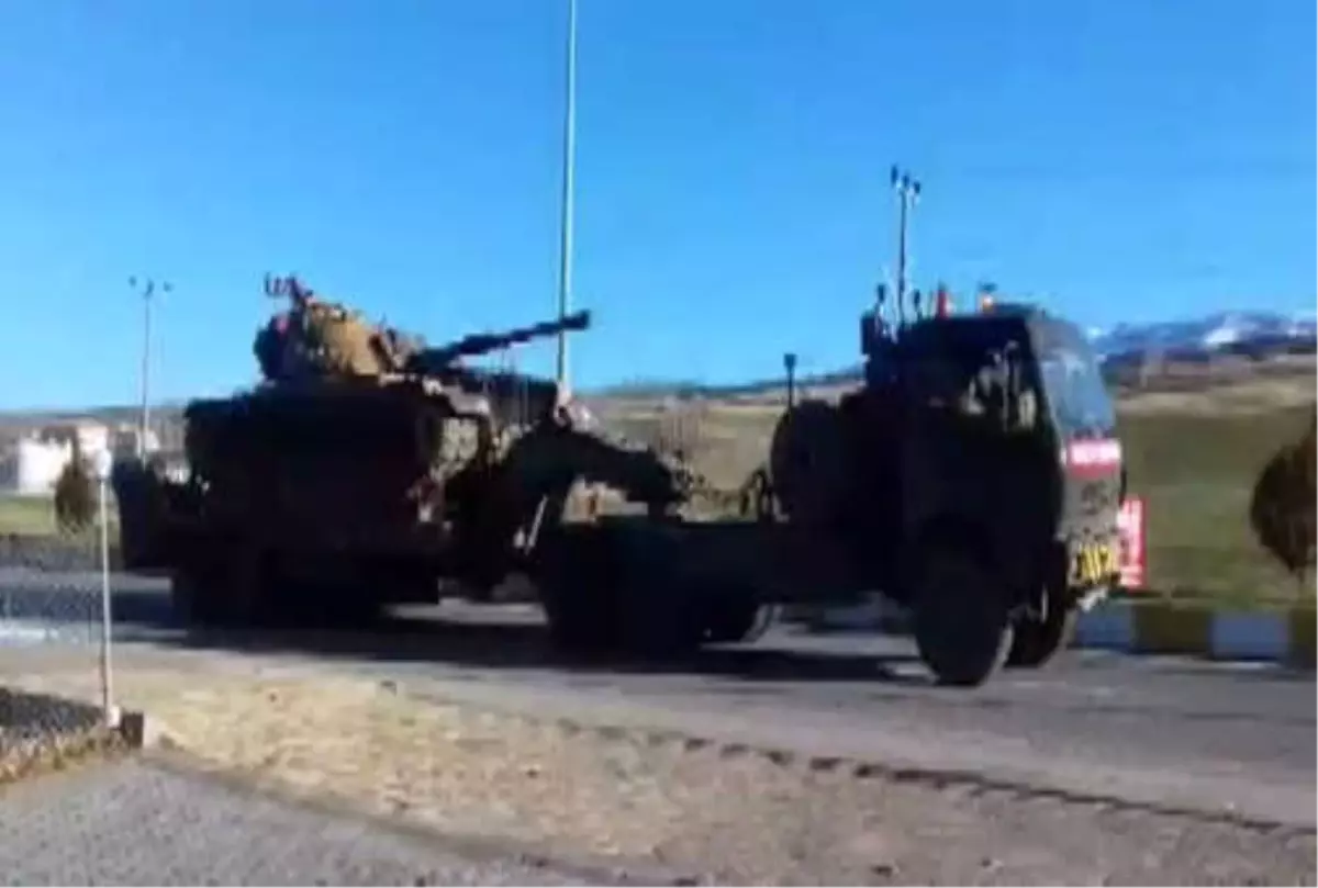 Sınıra Tank Sevkiyatı Sürüyor