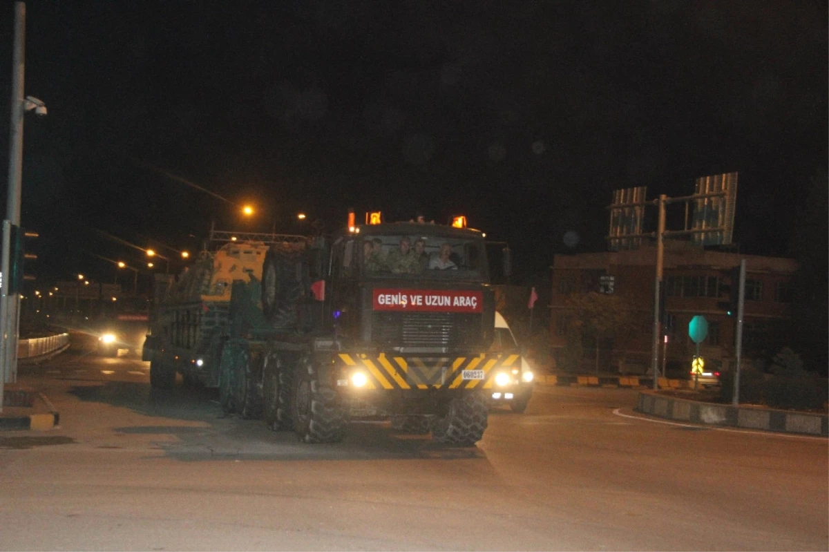 Afrin\'e En Büyük Askeri Sevkiyat: 150 Tank ve Obüs Yola Çıktı