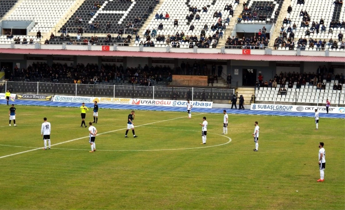 Aydınspor 1923\'lü Futbolcular Sahada Donup Kaldı