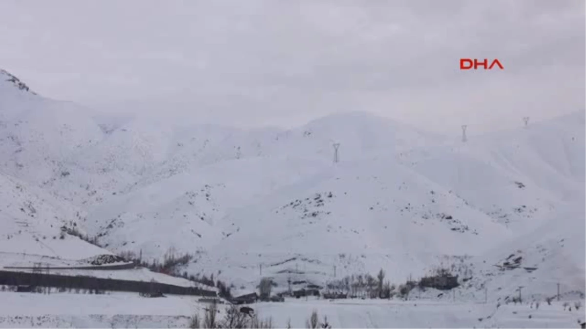 Bitlis\'te Operasyondaki Askerlerin Üzerine Çığ Düştü