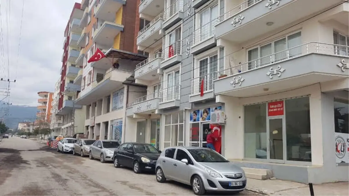 Hatay\'da Ev ve İş Yerleri Türk Bayraklarıyla Süslendi