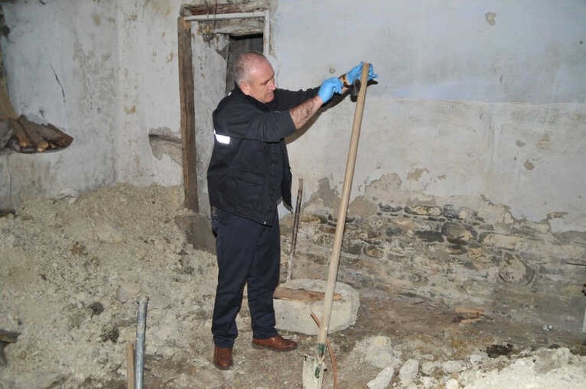 Kullanılmayan Binanın Bodrumunu Kazdılar
