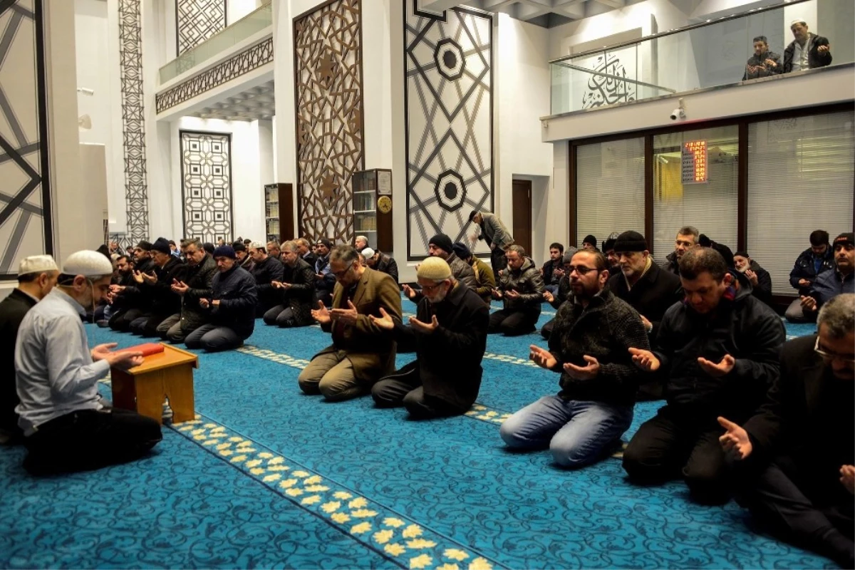 Meram\'da Türk Askeri İçin Dua Edildi