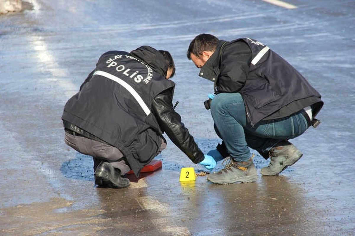Polisin Düşürdüğü Silah Karın İçinde Bulundu