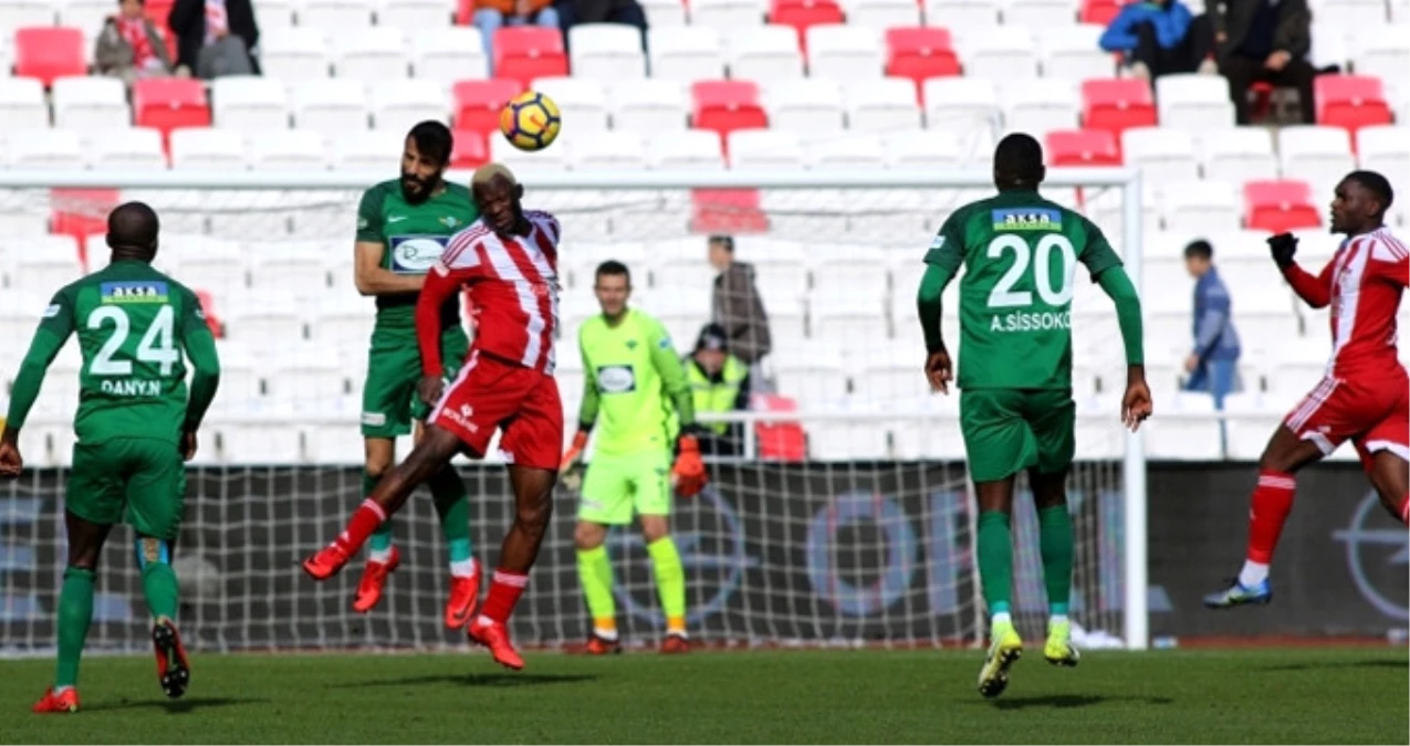 Sivasspor Evinde Akhisarspor İle 1-1 Berabere Kaldı