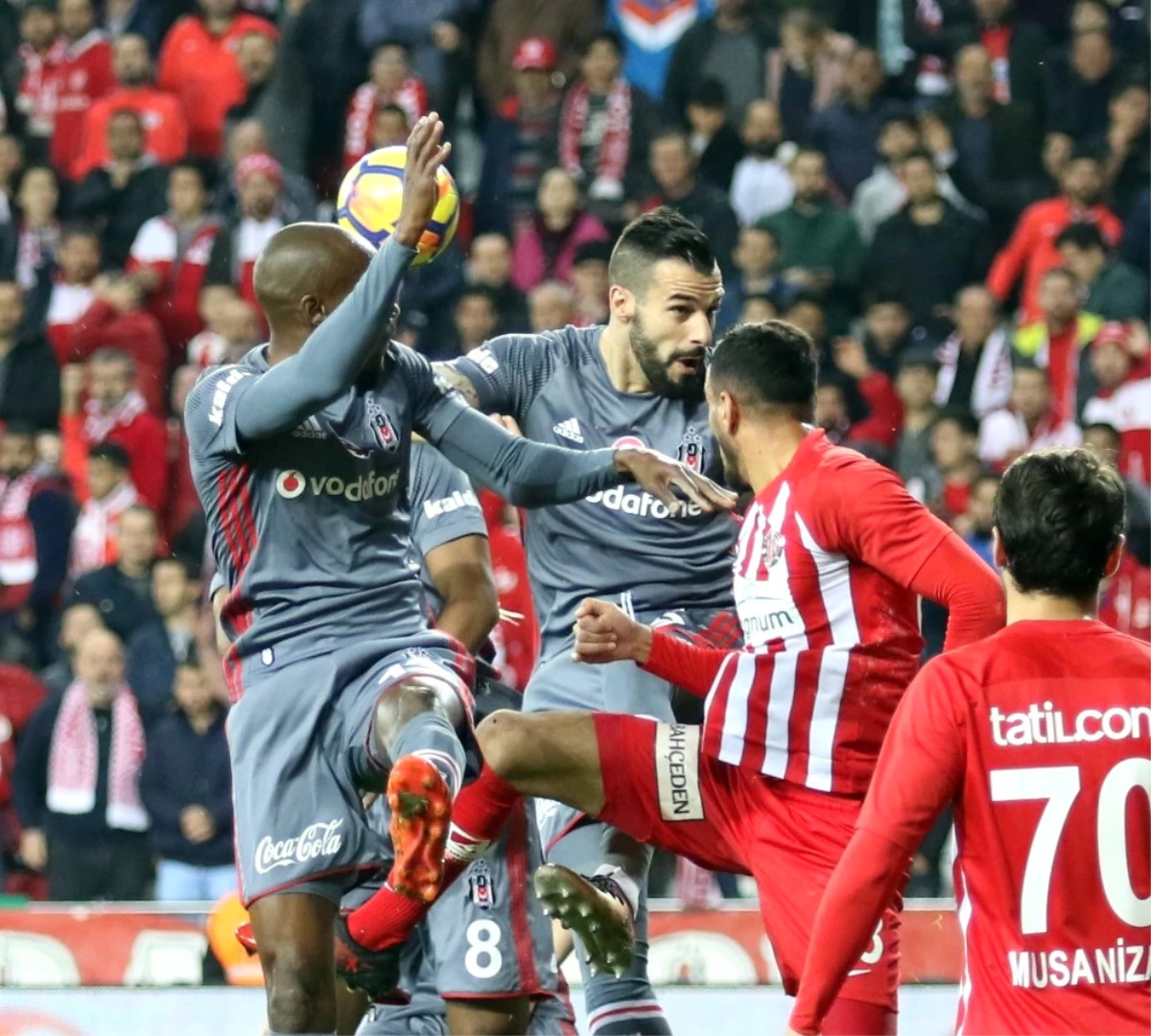 Süper Lig: Antalyaspor: 1 - Beşiktaş: 1 (İlk Yarı)