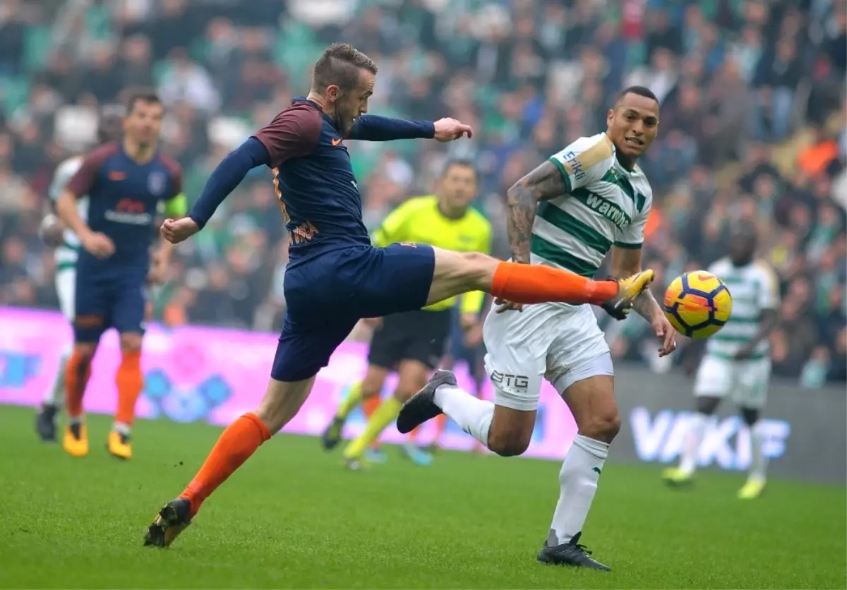 Süper Lig: Bursaspor: 0 - Medipol Başakşehir: 1 (İlk Yarı)