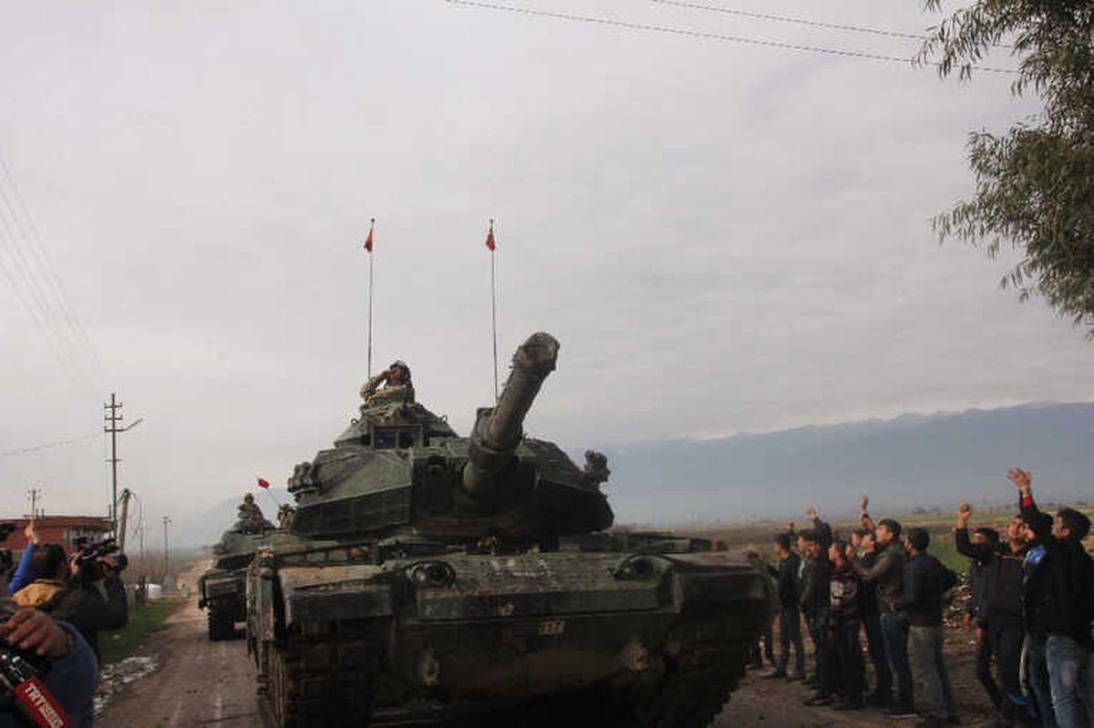 Tanklar Afrin\'e İlerliyor