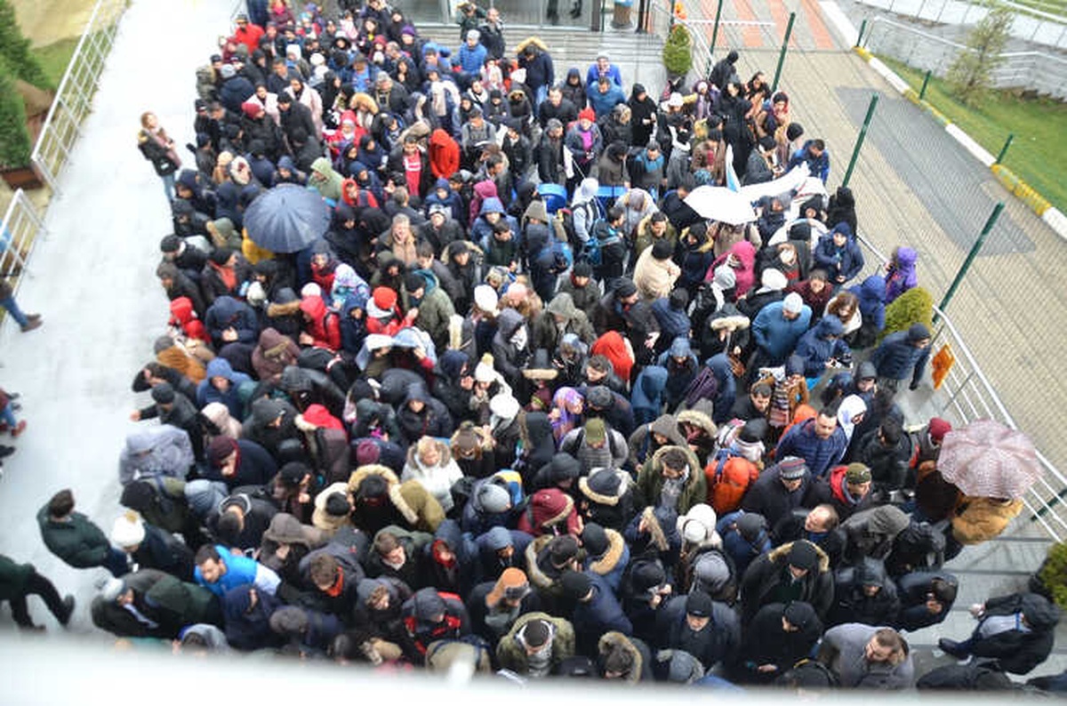 Uludağ\'da Tatilciler Teleferiğe Hücum Etti