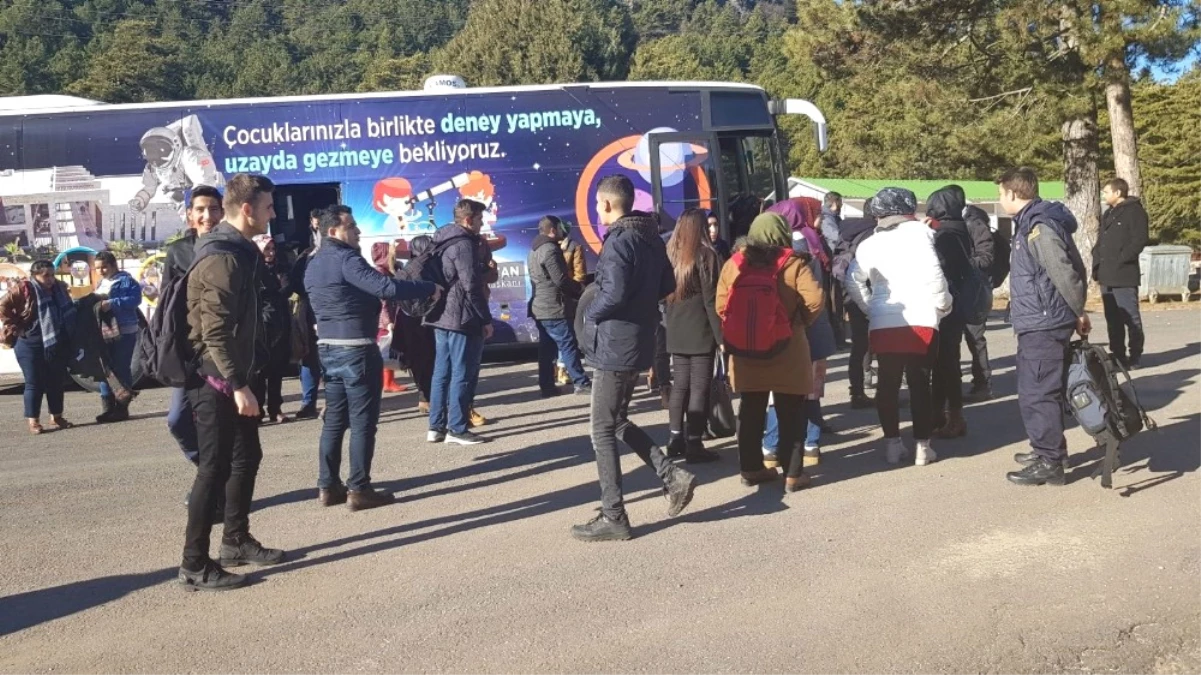 Yüreğir Belediyesi Öğrencileri Kampa Aldı