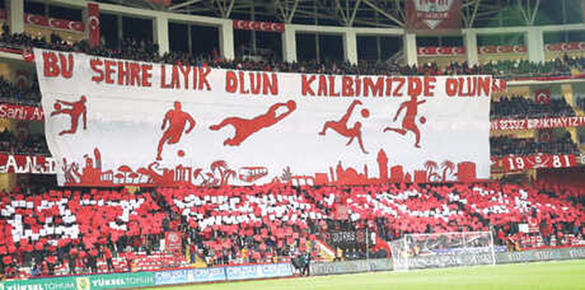 Antalya\'da Tribünler Doldu