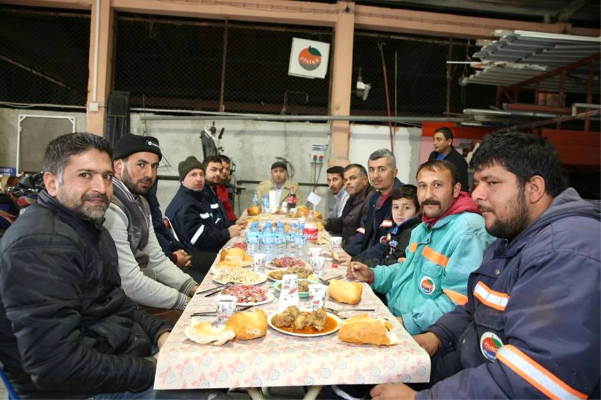 Başkan Sarıoğlu, Fen İşleri Personeliyle Yemek Yedi