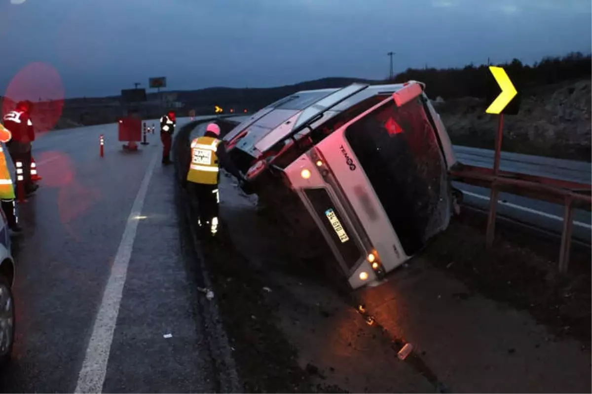 Beşiktaş Taraftarını Taşıyan Otobüs Devrildi: 8 Yaralı