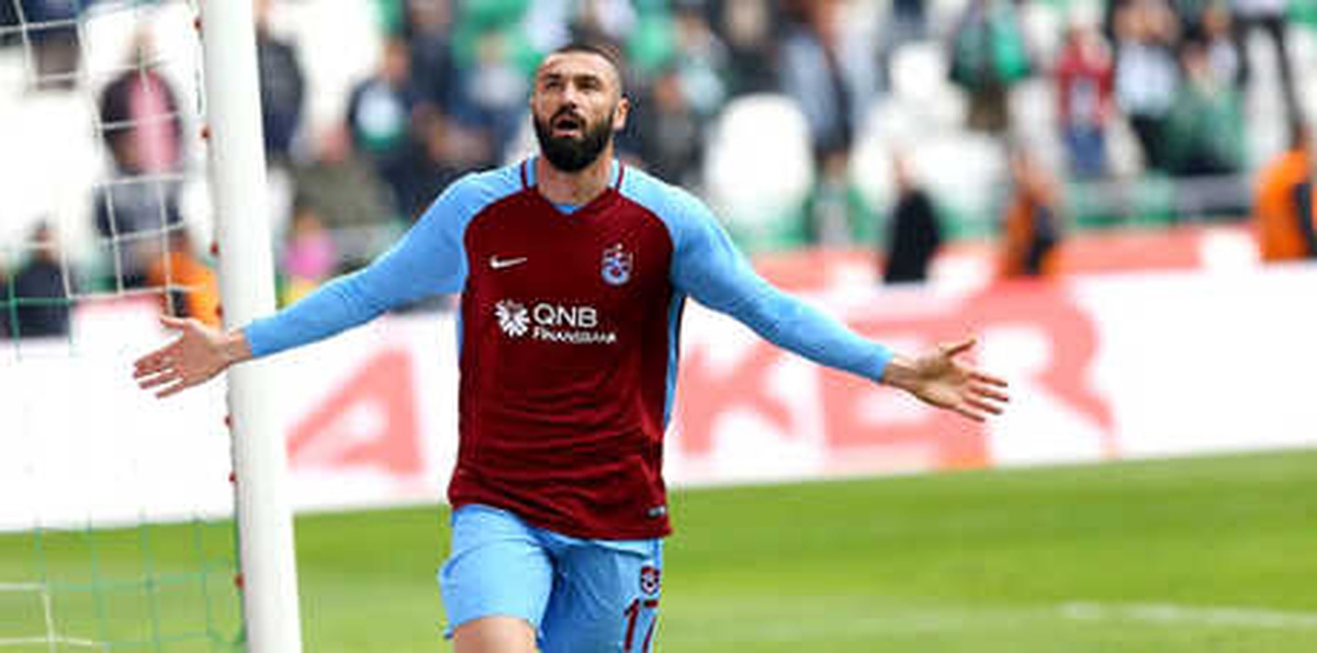 Burak Yılmaz\'dan Transfer Haberlerine Tepki