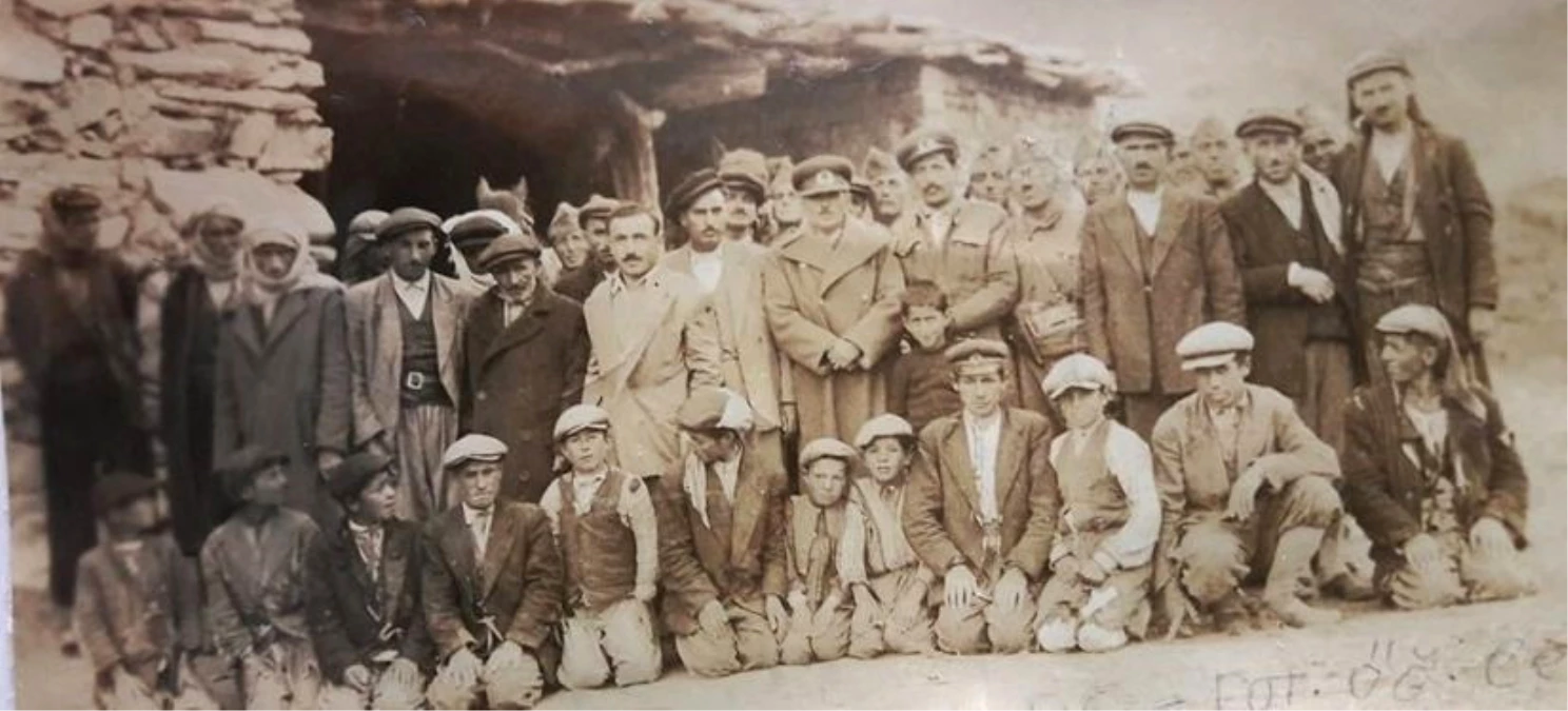 Bursa\'dan Hakkari\'ye 1954 Yılından Kalma Hatıra Fotoğrafı