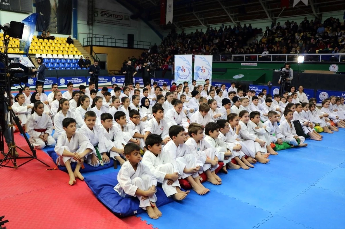 Dünya Şampiyonu Erkan Tecrübelerini Karatecilere Aktardı