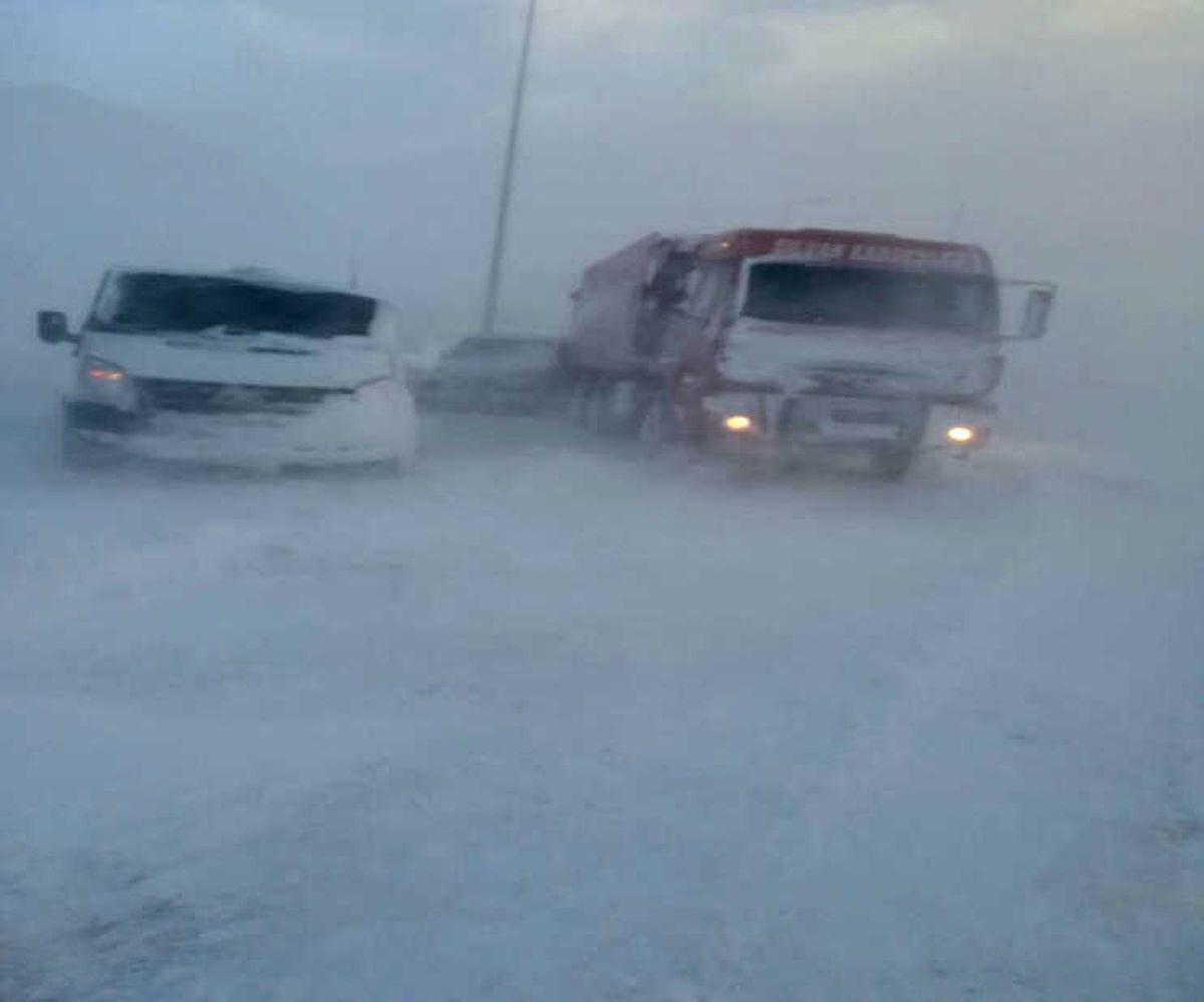 Erciyes\'te Mahsur Kalan 80 Araç Kurtarıldı