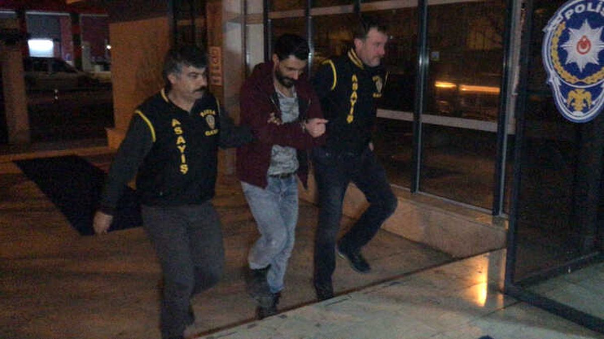Eşine Kızdı, Kızlarını Rehin Aldı