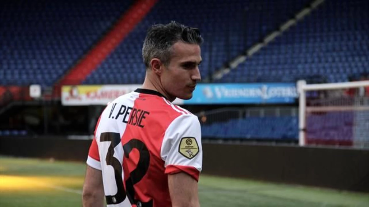 Feyenoord, Robin Van Persie\'yi Basına Tanıttı