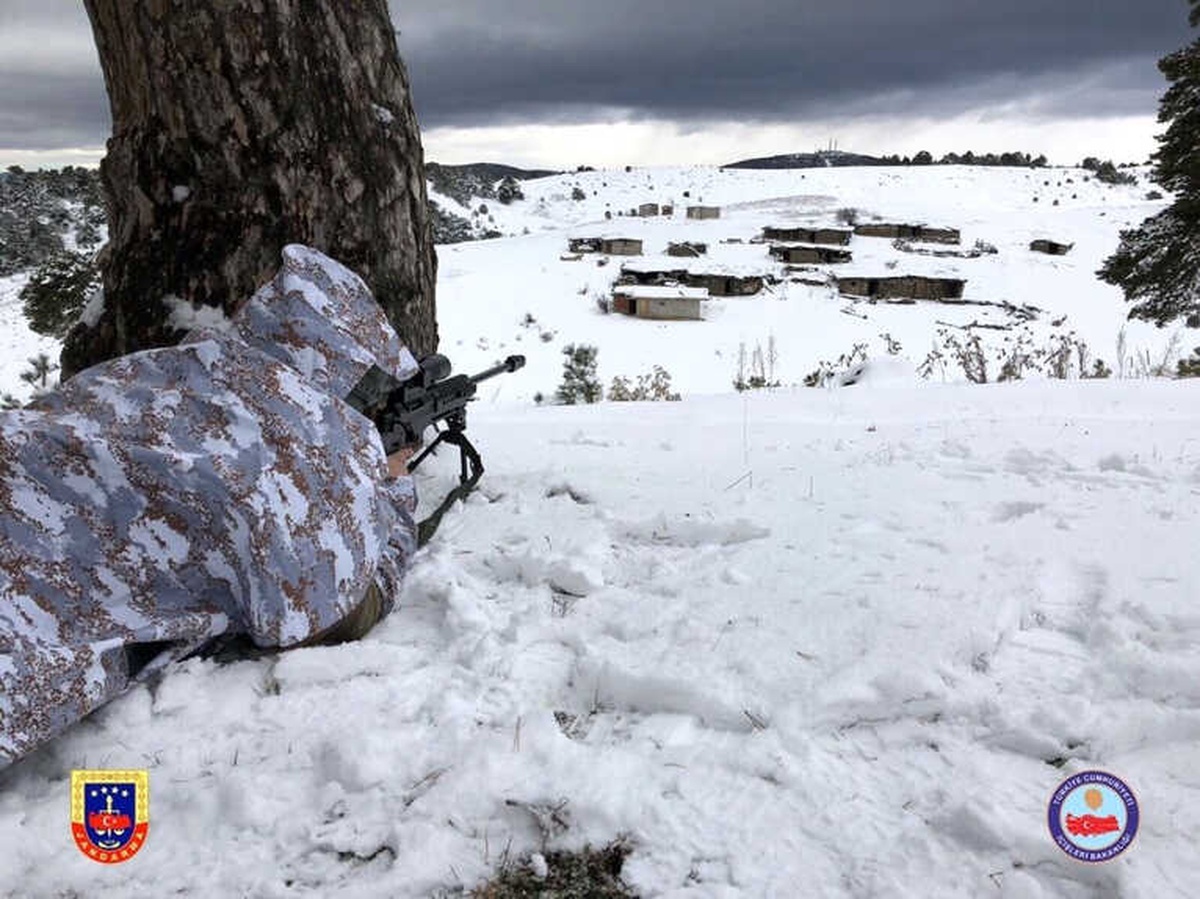 Jandarma Komandolar Zorlu Kış Şartlarında Operasyonda