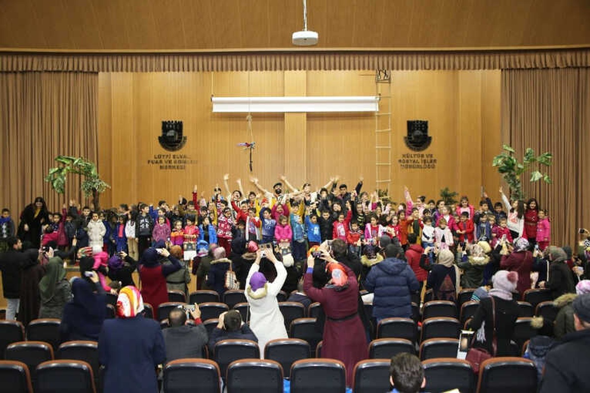 Karaman\'da Çocuklar İçin Tiyatro Etkinliği Düzenlendi