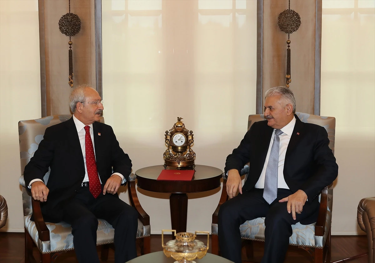 Kılıçdaroğlu Çankaya Köşkü\'nde Başbakan Yıldırım ile Görüşüyor