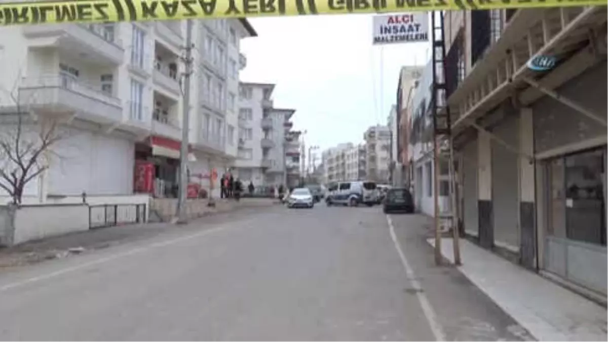 Kilis\'te Evin Çatısına Roket Düştü