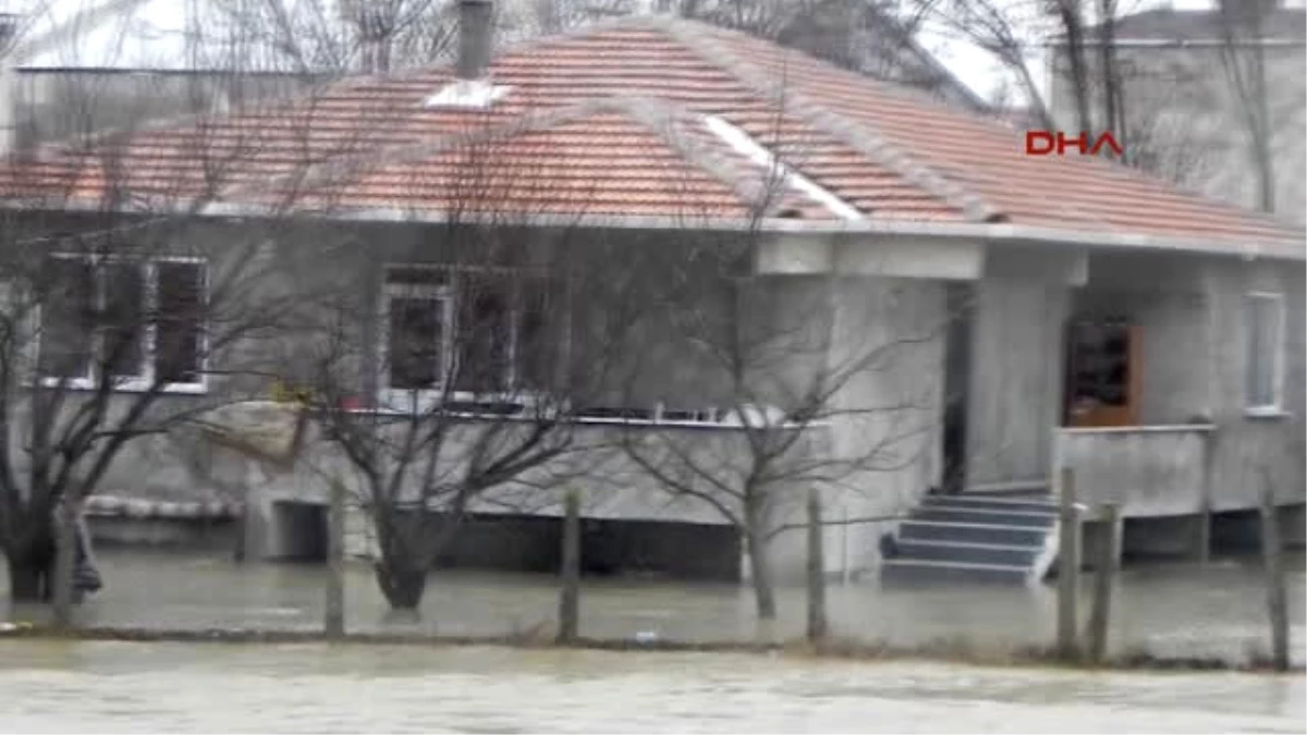 Kırklareli Lüleburgaz\'da Dere Taştı, Evler Sular Altında Kaldı
