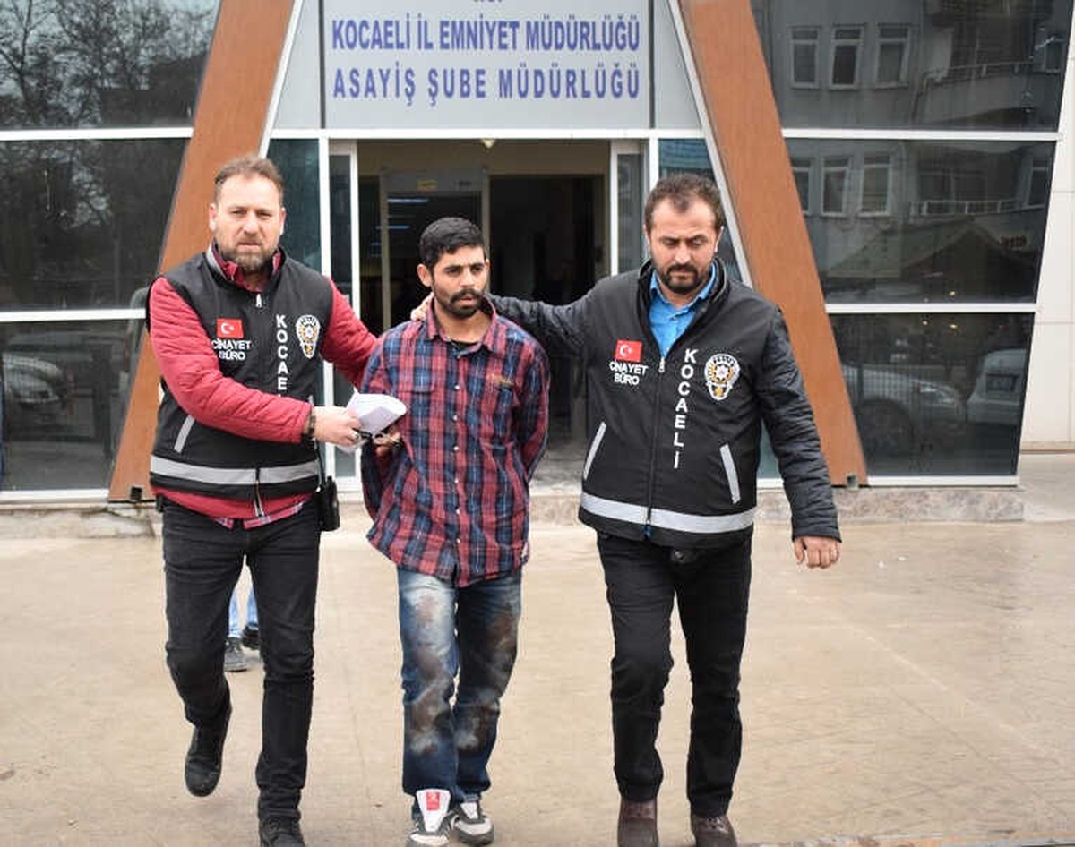 Kıskançlık Yüzünden Karısını Bıçaklayarak Öldüren Adam Adliyeye Sevk Edildi