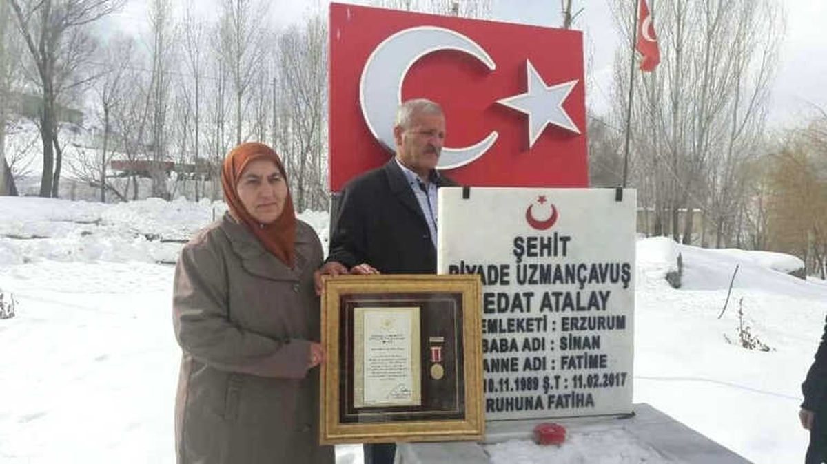 Madalya ve Berat ile Oğullarına Koştular