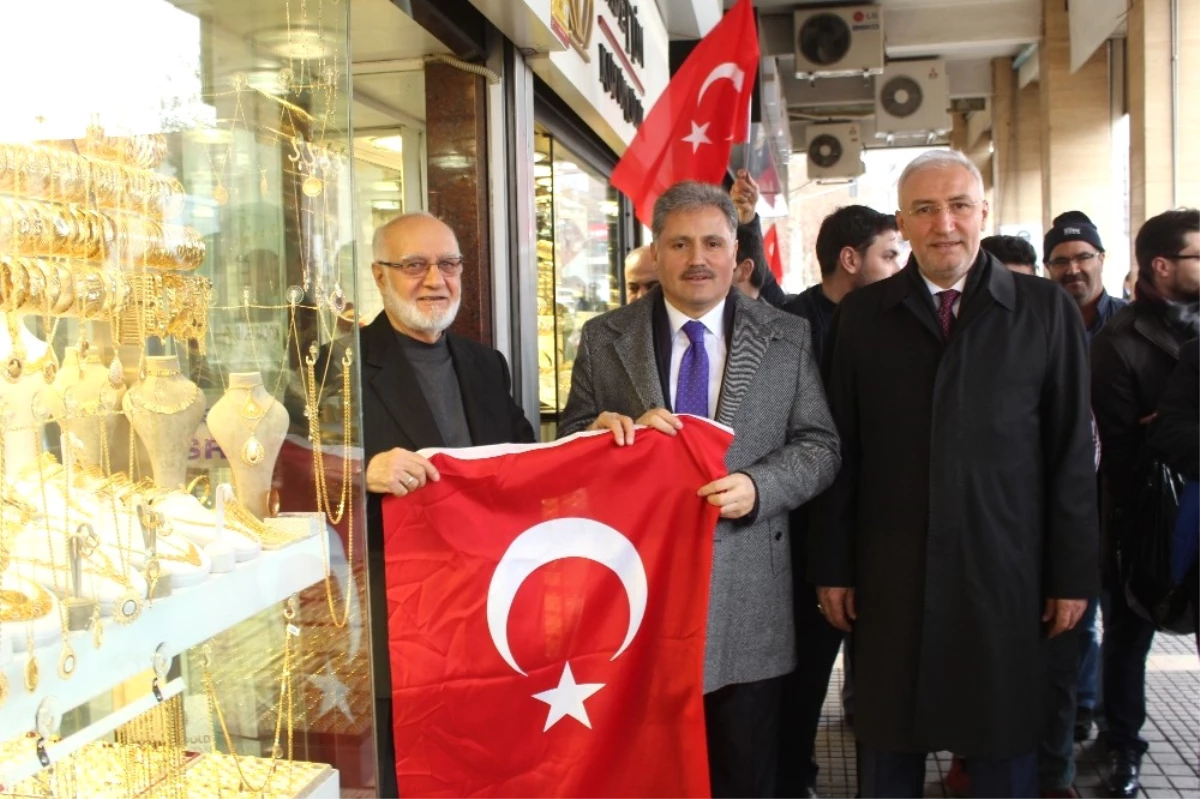 Malatya\'da 44 Bin Türk Bayrağı Dağıtıldı