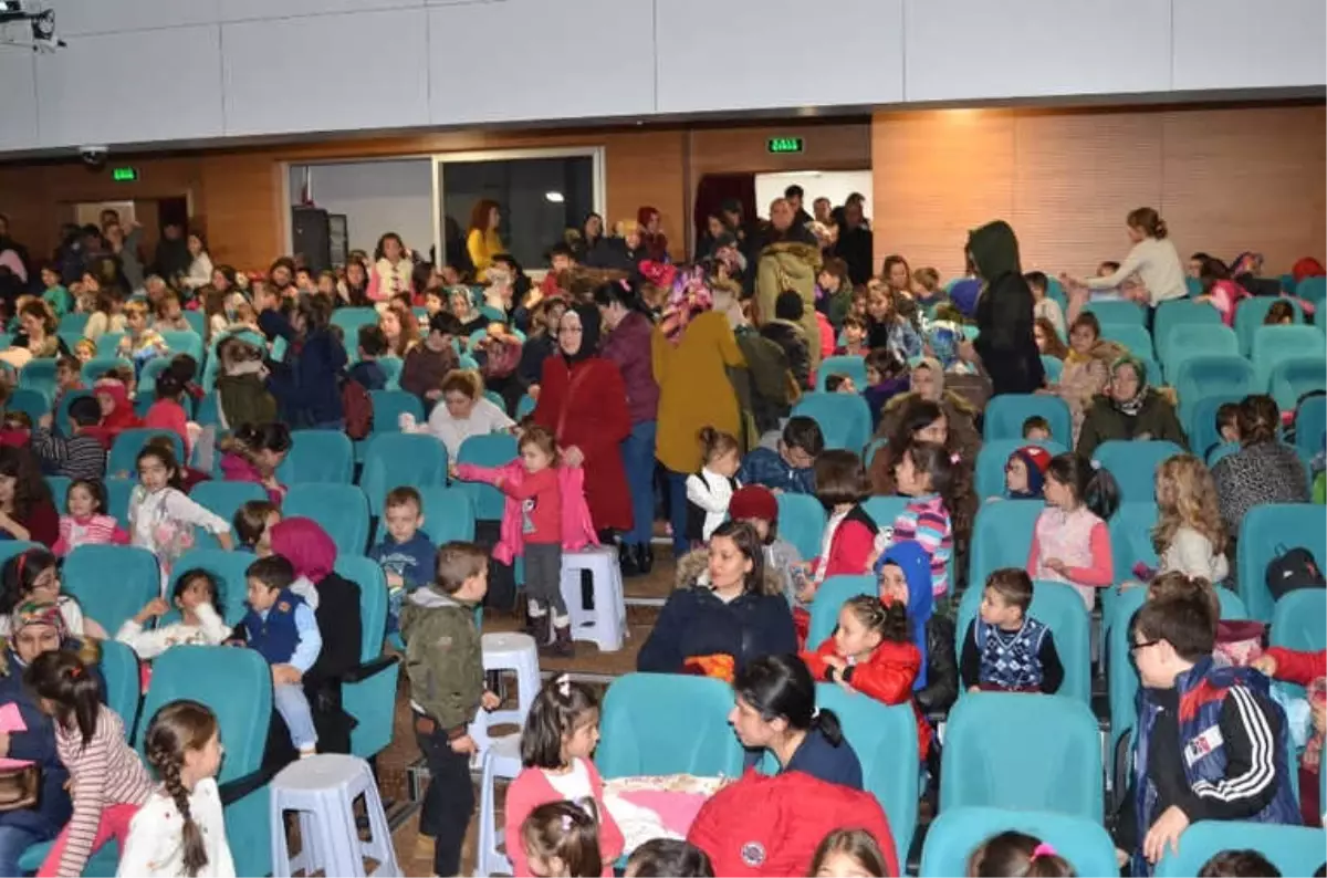 Miniklerden Çocuk Sinema Günlerine Yoğun İlgi