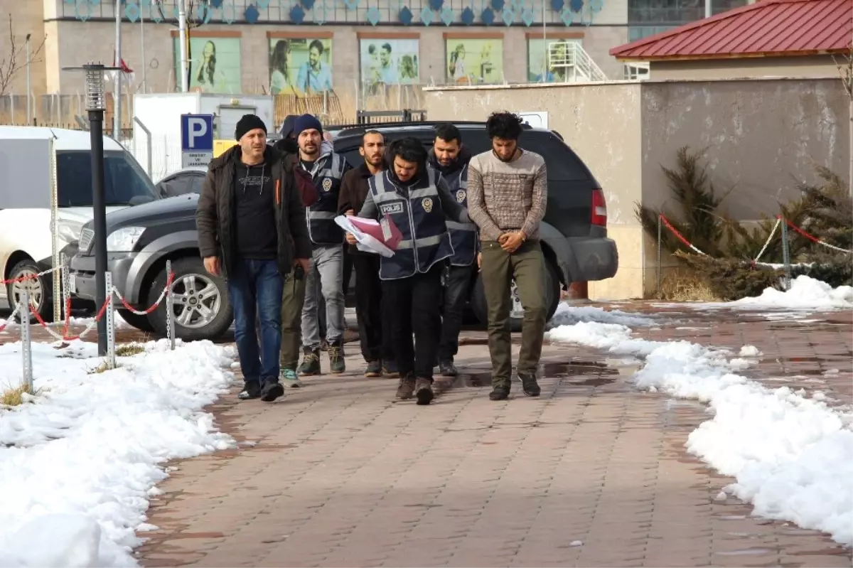 Öldürülen 4 Çocuk Annesi Afgan Kadının Zanlıları Adliyede