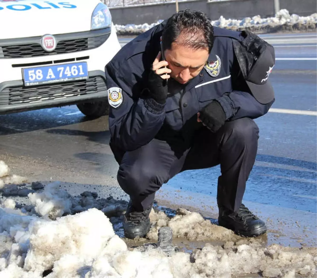 Polisin Düşürdüğü Silah Karın İçinde Bulundu