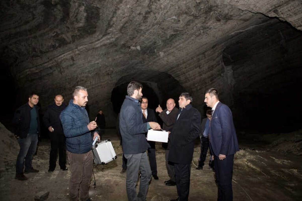 Rektör Alma, Tuz Mağarasını İnceledi