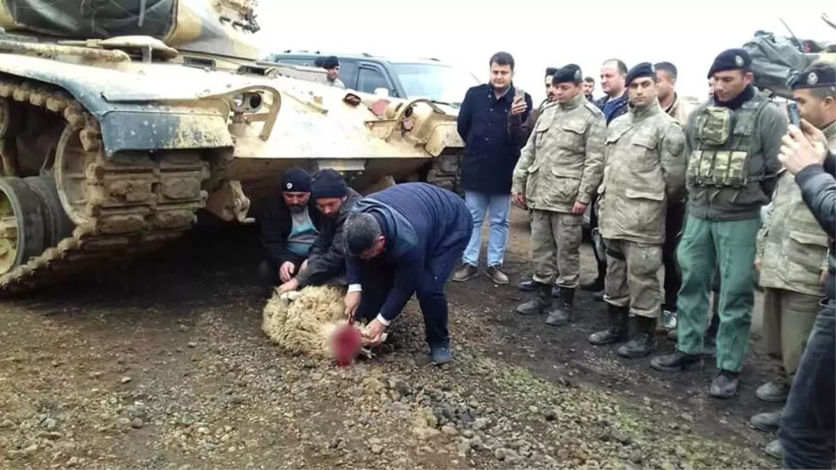 Sınırda Bekleyen Askerler İçin Kurban Kestiler