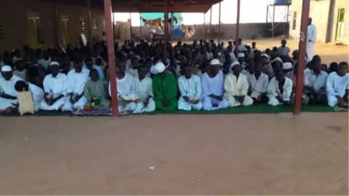 Sudanlı Yetimlerden TSK\'ya Dua (2)