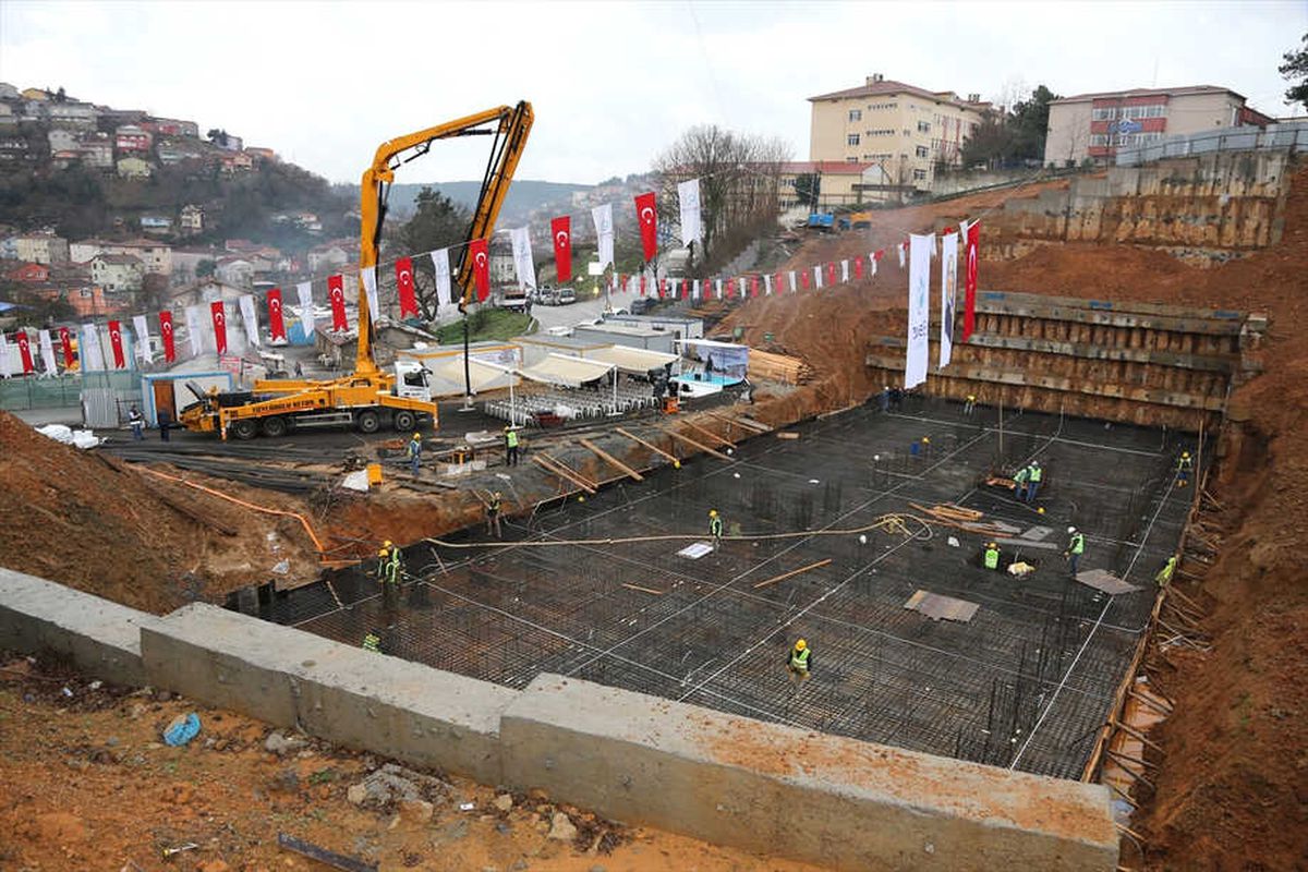 Taşan Derede Devrilen Traktörün Sürücüsü Öldü