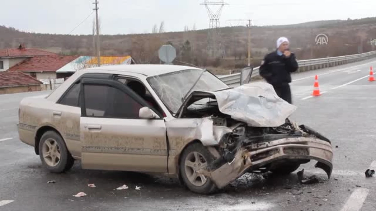 Tavşanlı\'da Minibüs ile Otomobil Çarpıştı: 4 Yaralı