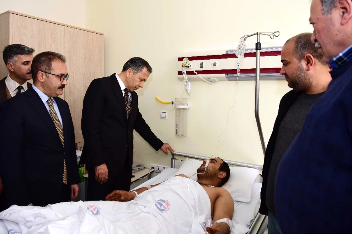Vali Yerlikaya, Kilis\'e Düşen Roketle Yaralanan Mustafa Kara\'yı Ziyaret Etti